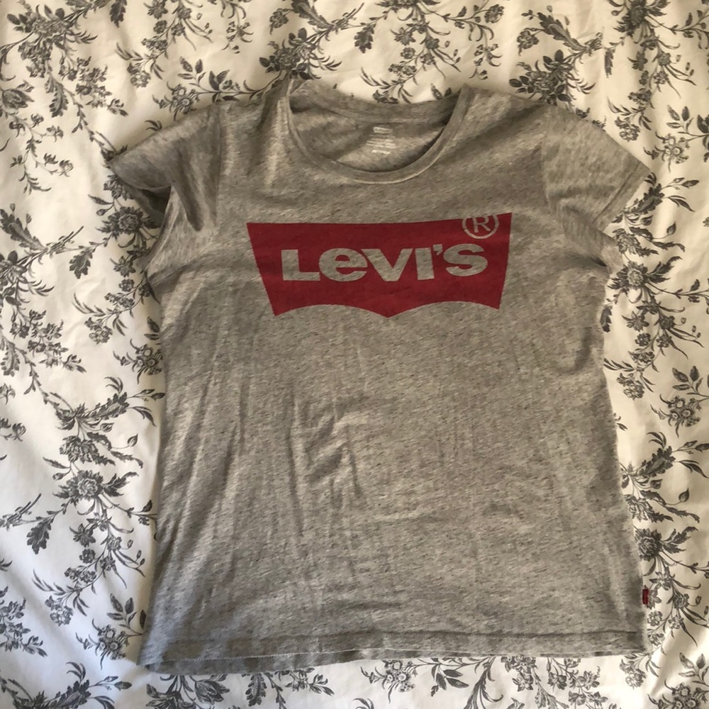 Levi’s t-shirt